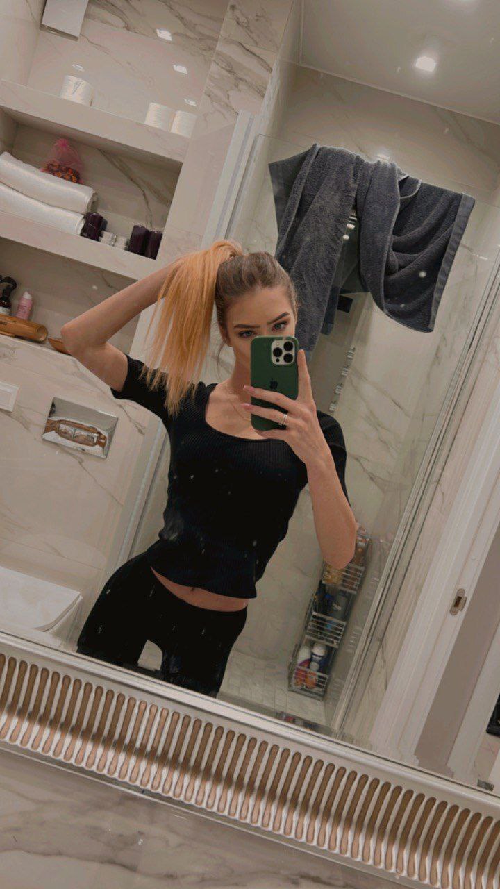 Индивидуалка Питера Валя с 2 размером груди предлагает интим услуги у метро Лесная  +7(911)263-24-68 