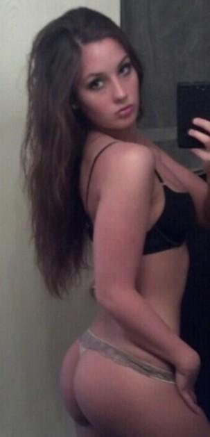 Проститутка Питера Маша с 2 размером груди предлагает интим услуги у метро Василеостровская  +7(981)285-07-98 