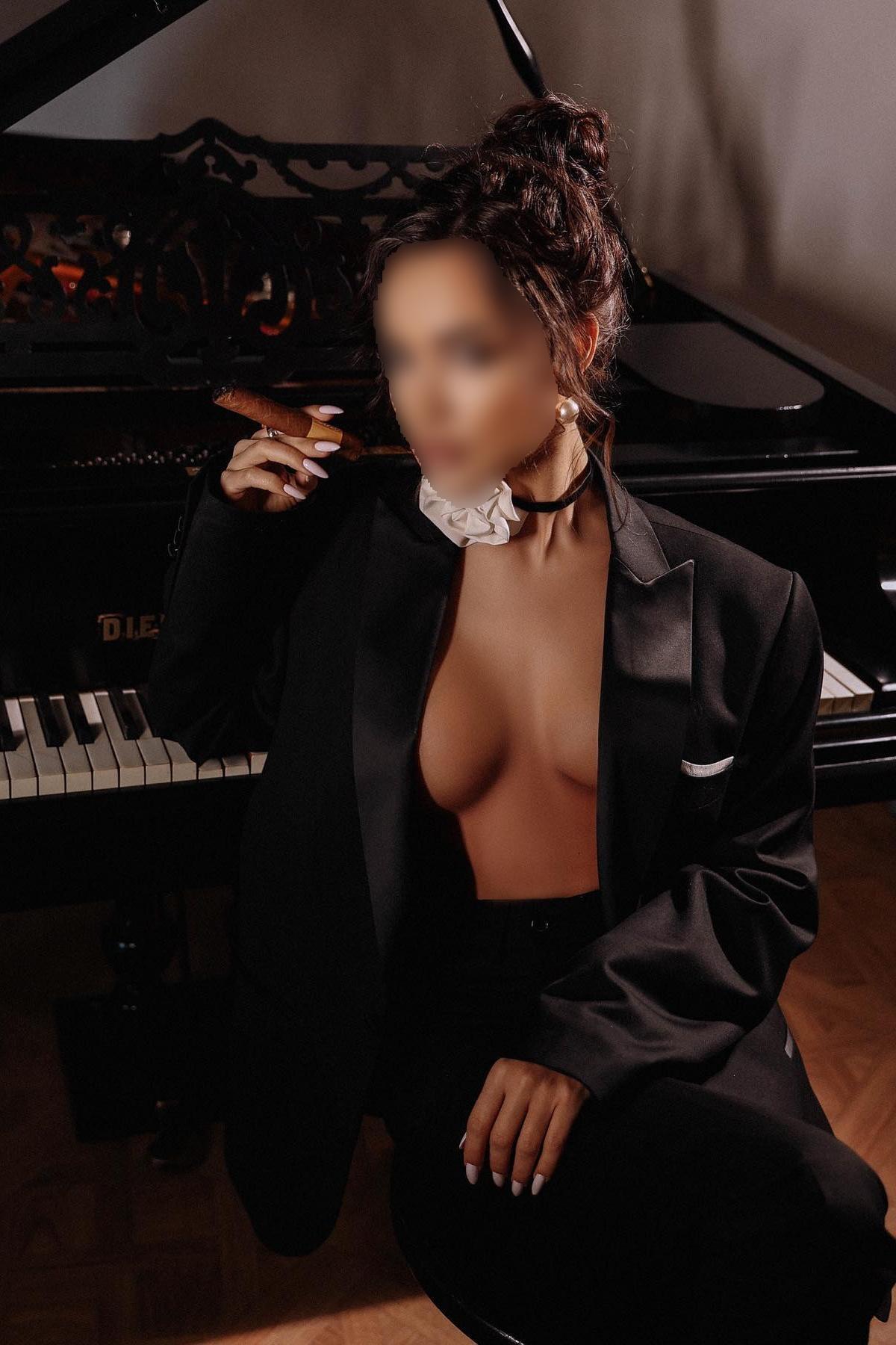 Индивидуалка Питера Оксана с 3 размером груди предлагает интим услуги у метро Улица Дыбенко  +7(981)002-14-54 