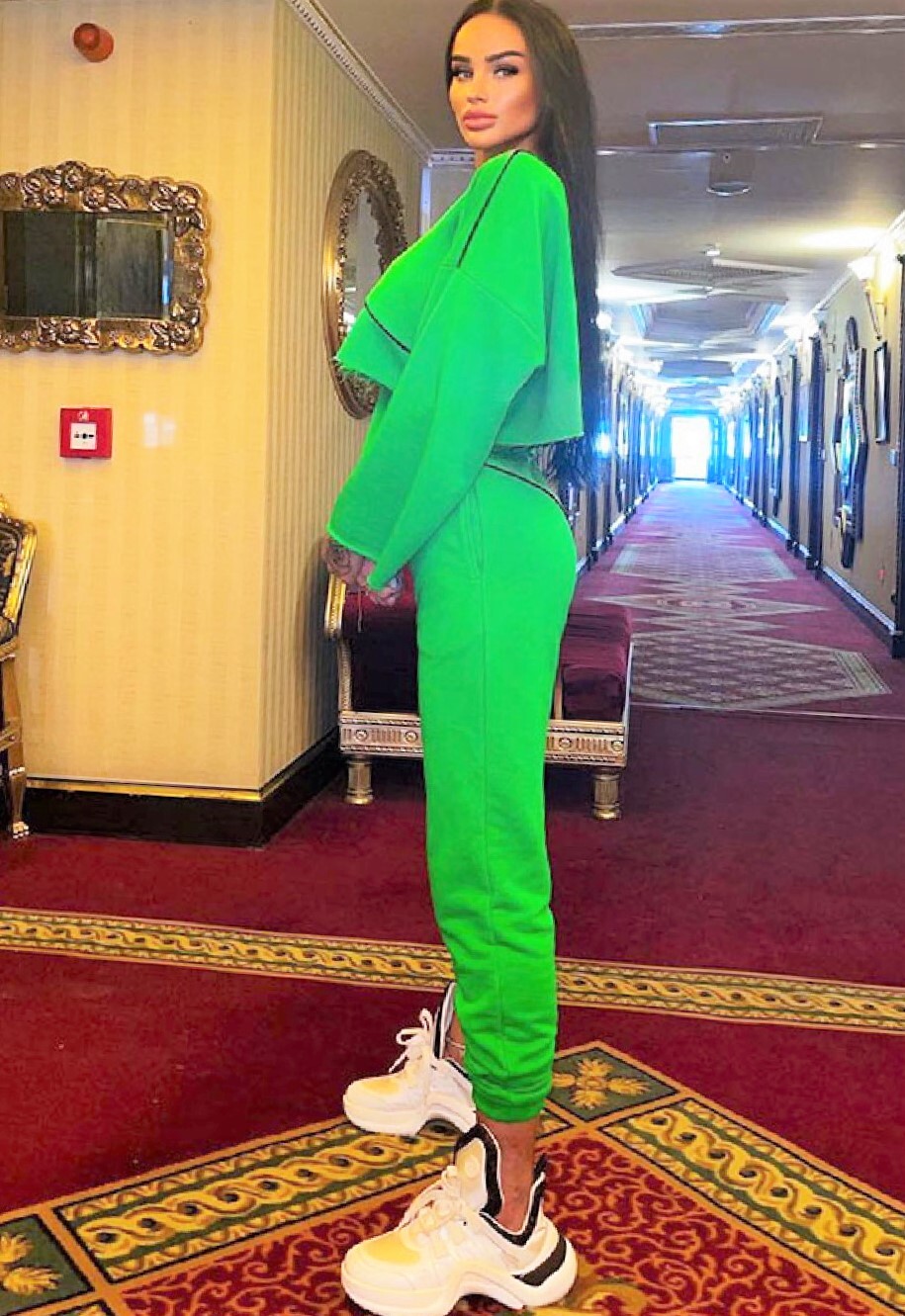 Проститутка Питера Маша с 3 размером груди предлагает интим услуги у метро Кировский Завод  +7(911)830-21-77 