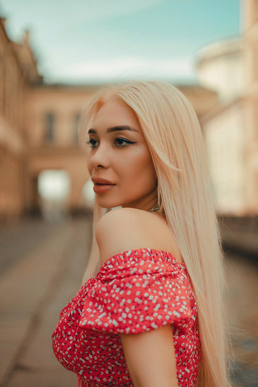 Индивидуалка Питера Люция с 3 размером груди предлагает интим услуги у метро Девяткино  +7(981)167-67-19 